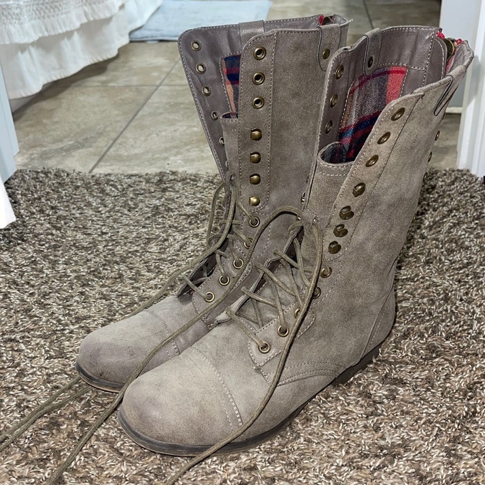 Women’s combat boot